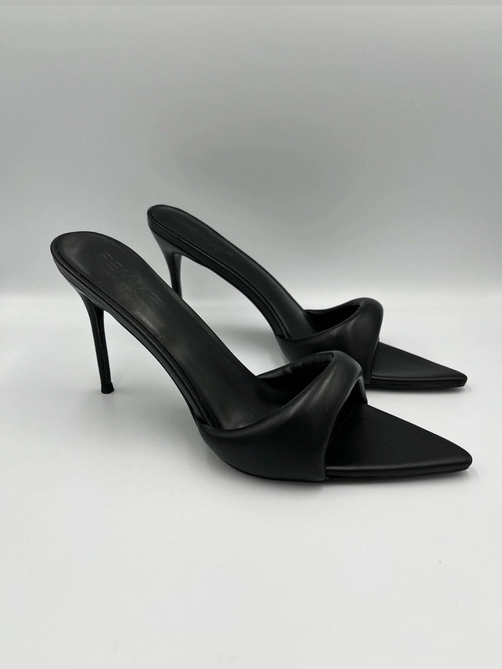 Femme LA Saint Slipper in Black Sz 42 US 12